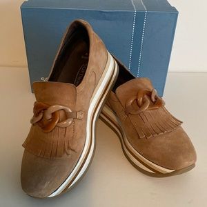 Softwaves Candice suede shoe, size 9 excellent condition, only worn twice